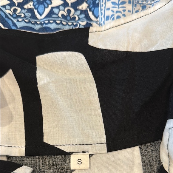 Black and White Geometric Maxi Dress - Picture 3 of 3